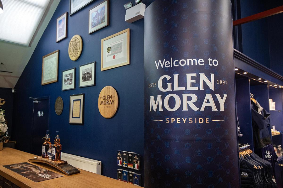 Trải qua hơn một thế kỷ phát triển, Glen Moray vẫn duy trì triết lý sản xuất dựa trên nền tảng truyền thống, đồng thời không ngừng thử nghiệm với các loại thùng ủ khác nhau.