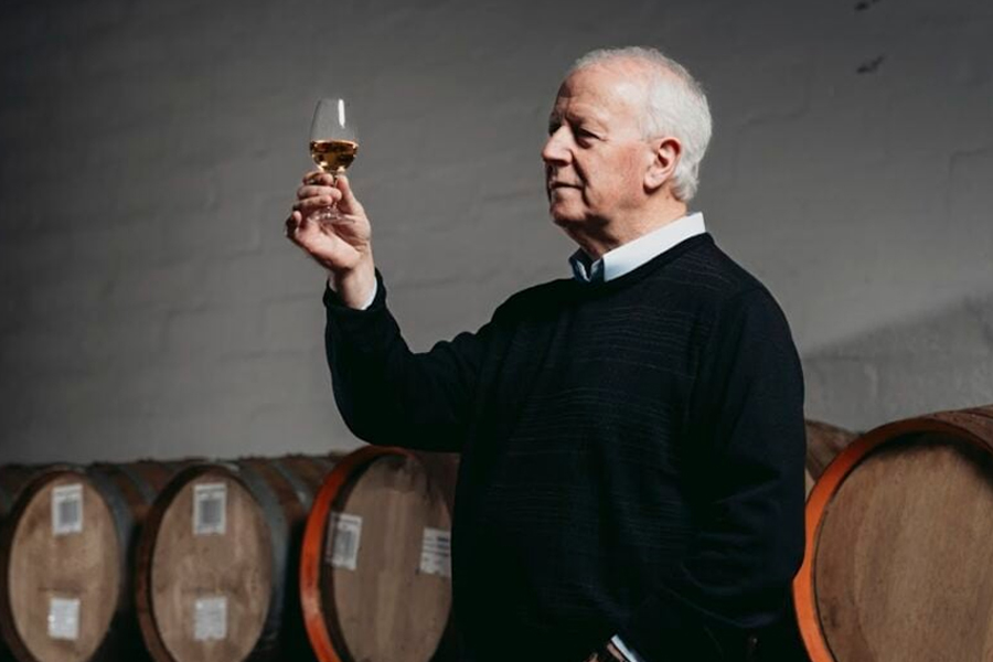 GlenAllachie 35 Year Old Cask Strength là sự tổng hợp tất cả những gì Billy Walker đã học được trong suốt hơn 50 năm làm nghề: từ lựa chọn thùng, quản lý quá trình ủ, cho đến trực giác cảm quan.