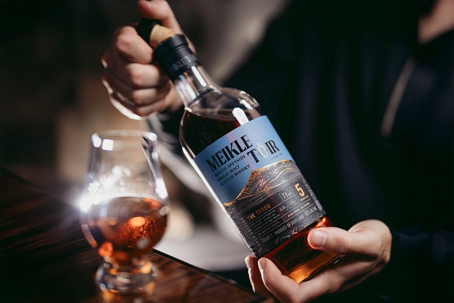 Một chai whisky single malt có thể trở thành một món quà biểu tượng cho gu cá nhân hay một lựa chọn để gây ấn tượng với đối tác