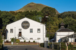Glengoyne nằm cách Glasgow khoảng 30 phút về phía Bắc, dưới chân ngọn đồi Dumgoyne hùng vĩ