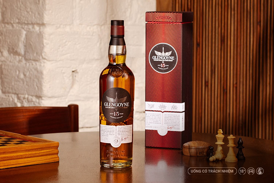 Glengoyne 15 YO sở hữu hương thơm thanh lịch với táo đỏ, toffee, hạt dẻ và trái cây sấy