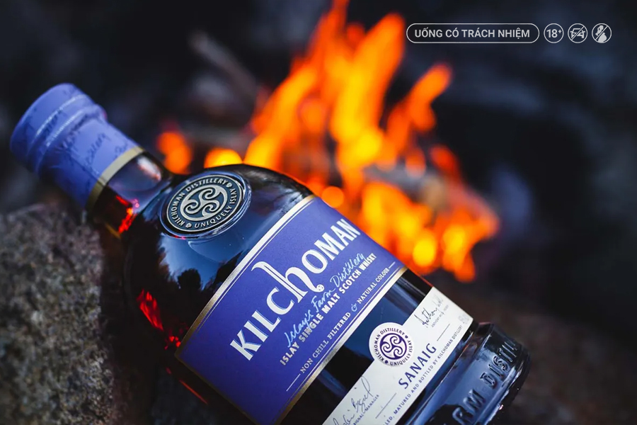 Từ khói lửa trại, gỗ cháy đến chút vị biển mặn đặc trưng, whisky khói luôn mang đến trải nghiệm nhiều tầng hương vị dành cho những người yêu thích cá tính riêng biệt.