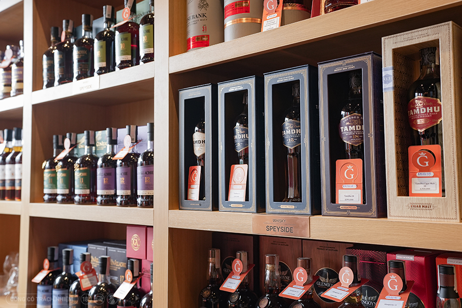 Bộ sưu tập whisky nhập khẩu chính hãng tại WHISKY.vn quy tụ nhiều dòng Single Malt và các phiên bản giới hạn, đáp ứng nhu cầu thưởng thức, sưu tầm và quà tặng cao cấp.