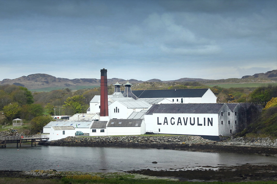 Islay được xem là cái nôi của những chai whisky khói nổi tiếng nhất Scotland.