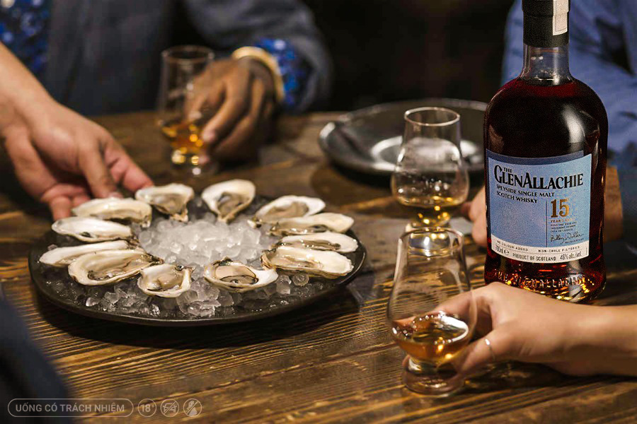 Những dòng whisky nhẹ và thanh lịch thường là lựa chọn phù hợp khi thưởng thức sushi hoặc hải sản tươi.