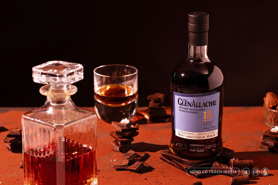 Chocolate đen, bánh táo hay cheesecake có thể làm nổi bật những tầng hương trái cây, caramel và vanilla trong whisky.