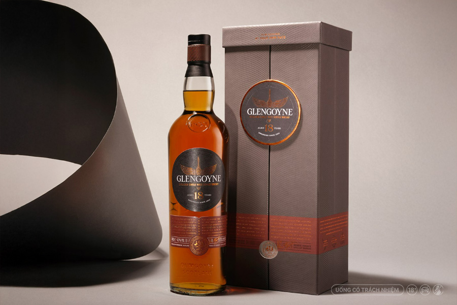 Glengoyne 18 YO - Vẻ đẹp cổ điển của single malt Scotland, nổi bật với phong cách tinh tế và quá trình chưng cất chậm đặc trưng.