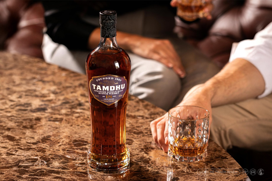 Tamdhu 18 YO - lựa chọn đẳng cấp cho người sành whisky, nổi bật với phong cách Sherry Cask giàu tầng hương và chiều sâu.