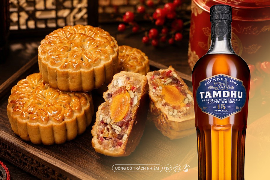 Tamdhu 15 YO & bánh Trung Thu: Phong cách Sherry đậm nét với trái cây khô, chocolate và gia vị ngọt là lựa chọn lý tưởng cho những chiếc bánh có hương vị sâu và đậm đà.