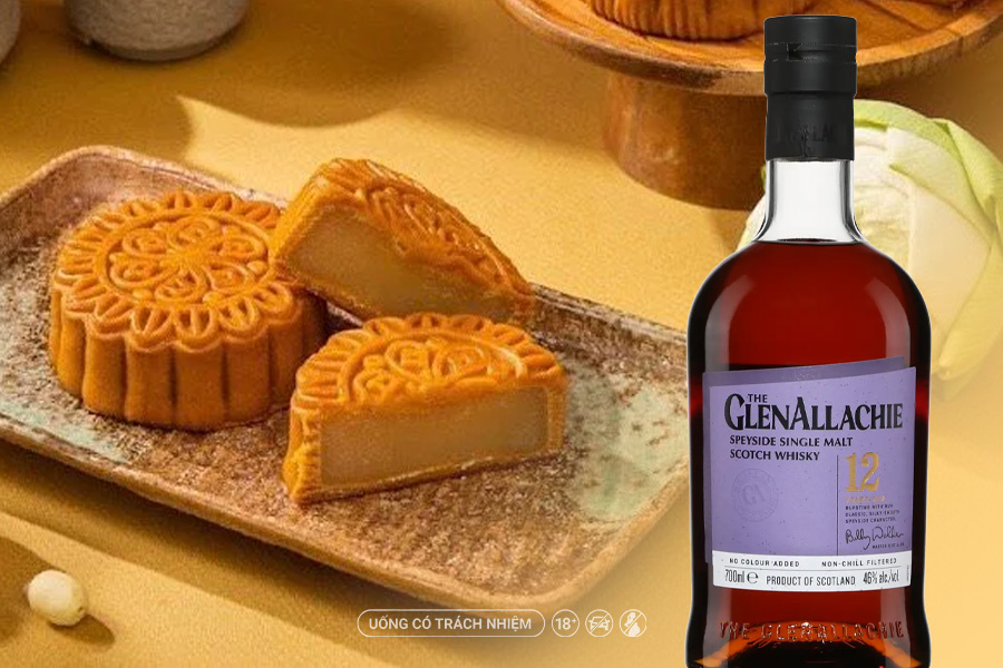 GlenAllachie 12 YO & bánh đậu xanh: Sự cân bằng giữa trái cây chín, mật ong và gia vị nhẹ giúp nâng đỡ vị ngọt mềm mại của những loại bánh truyền thống.