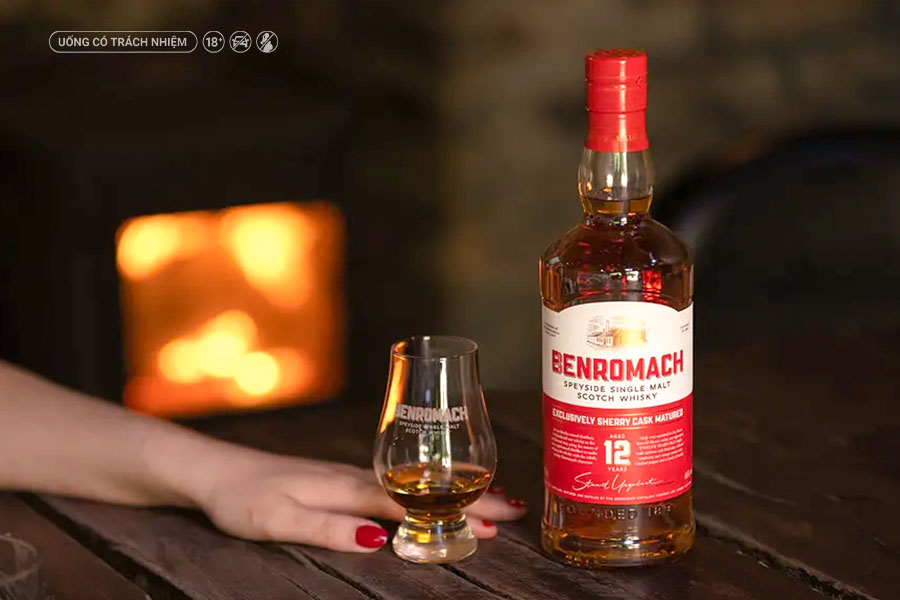 Benromach 12 Years Old - single malt Speyside trưởng thành hoàn toàn trong thùng sherry first-fill, đóng chai ở 46% ABV.